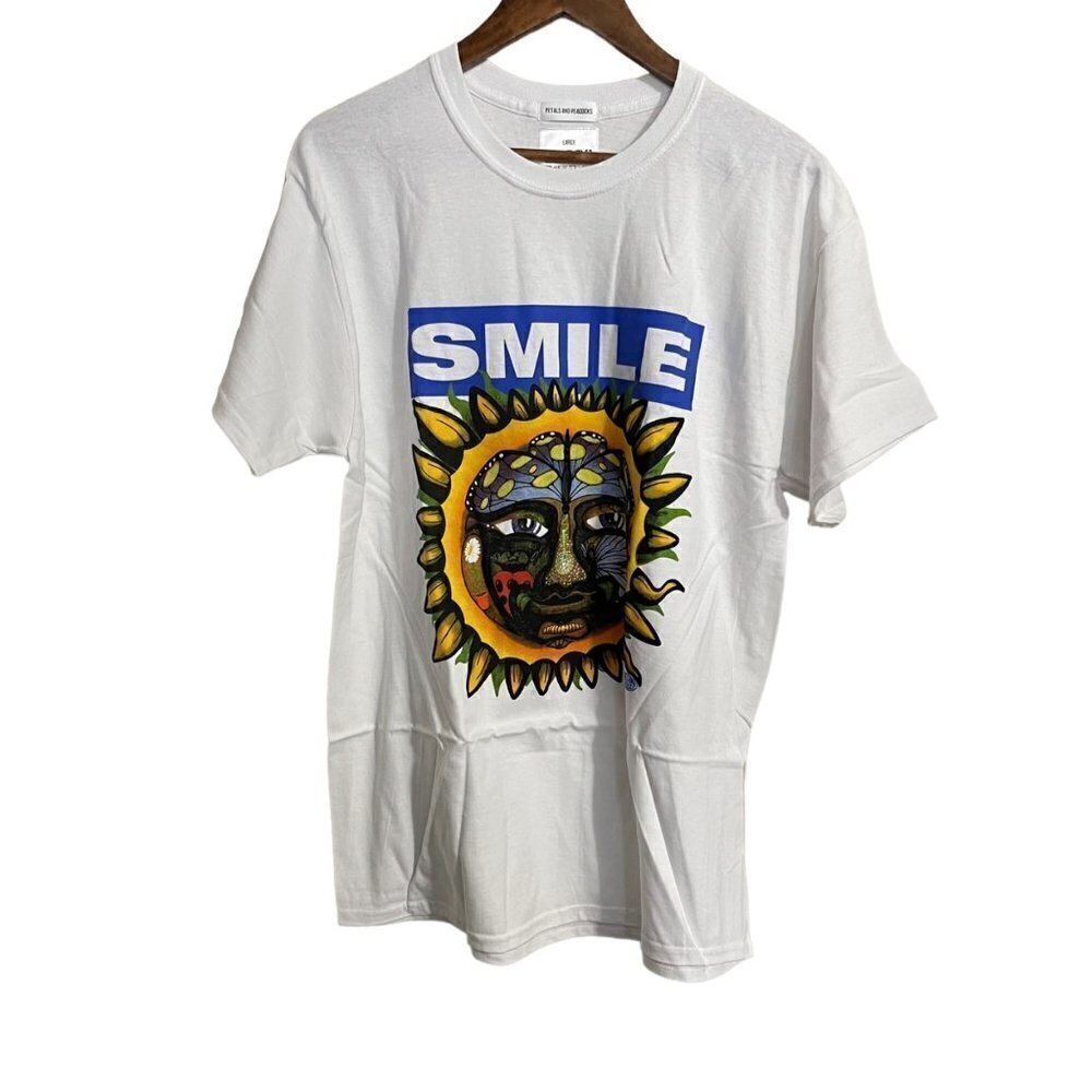 Petals And Peacocks Womens White NWOT Smile Sun Graphic Short Sleeve Shirt Small